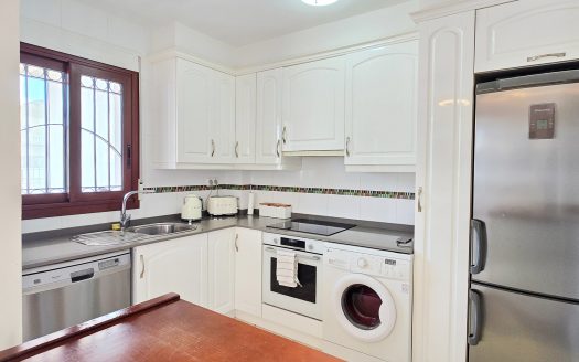 **SOLD** Fantastisk villa med 3 sovrum i söderläge med lättskött trädgård i El Raso.