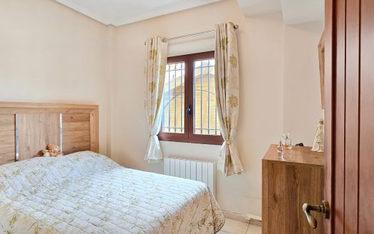**SOLD** Fantastisk villa med 3 sovrum i söderläge med lättskött trädgård i El Raso.