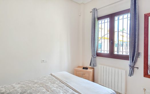 **SOLD** Fantastisk villa med 3 sovrum i söderläge med lättskött trädgård i El Raso.