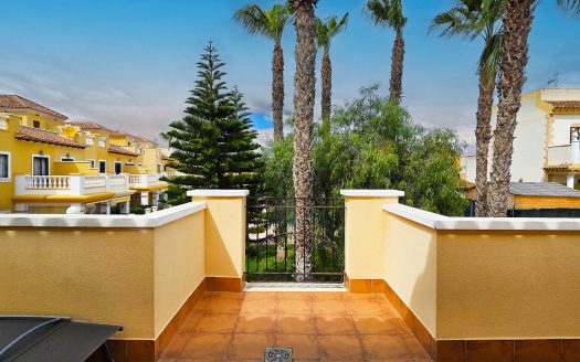 **SOLD** Fantastisk villa med 3 sovrum i söderläge med lättskött trädgård i El Raso.