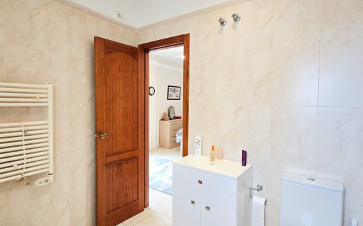 **SOLD** Fantastisk villa med 3 sovrum i söderläge med lättskött trädgård i El Raso.