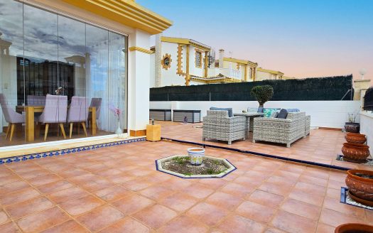 **SOLD** Fantastisk villa med 3 sovrum i söderläge med lättskött trädgård i El Raso.