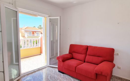 Mysigt radhus 2 sovrum, 1 badrum samt toalett. Söderläge i La Macarena, Torrevieja.