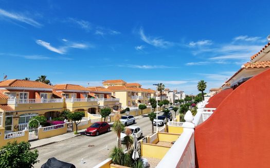Mysigt radhus 2 sovrum, 1 badrum samt toalett. Söderläge i La Macarena, Torrevieja.