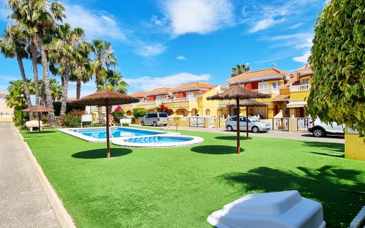 Mysigt radhus 2 sovrum, 1 badrum samt toalett. Söderläge i La Macarena, Torrevieja.