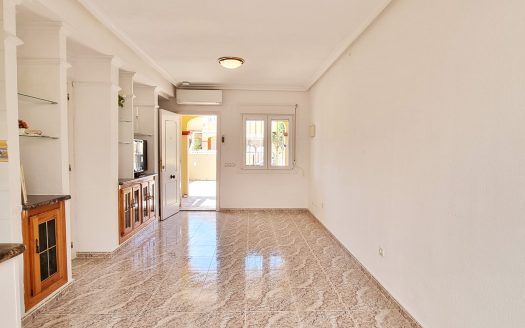 Mysigt radhus 2 sovrum, 1 badrum samt toalett. Söderläge i La Macarena, Torrevieja.
