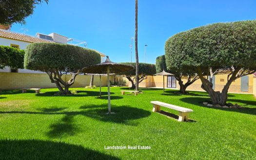 **RE3SERVED** Cosy 2 bedroom top floor bungalow in Jardin del Mar, Torrevieja