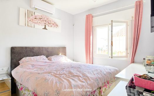 Nyrenoverad fristående villa – rymlig, flexibel och perfekt belägen, Playa Flamenca