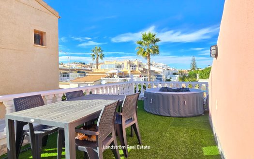 Nyrenoverad fristående villa – rymlig, flexibel och perfekt belägen, Playa Flamenca