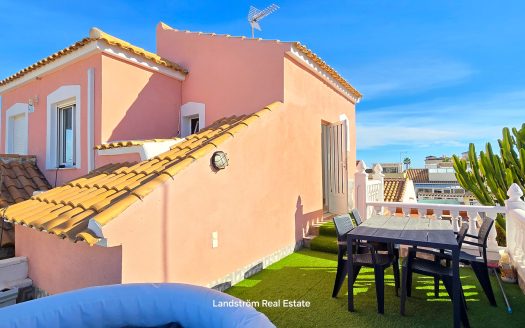 Nyrenoverad fristående villa – rymlig, flexibel och perfekt belägen, Playa Flamenca