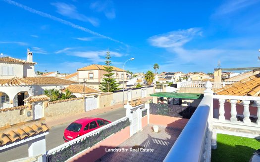 Nyrenoverad fristående villa – rymlig, flexibel och perfekt belägen, Playa Flamenca