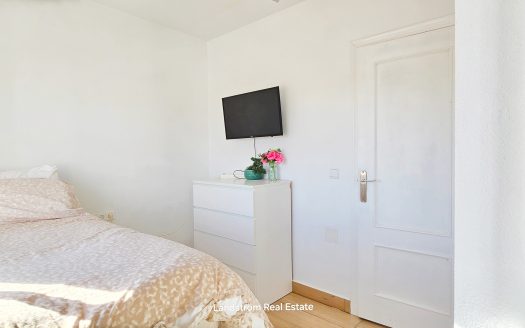 Nyrenoverad fristående villa – rymlig, flexibel och perfekt belägen, Playa Flamenca