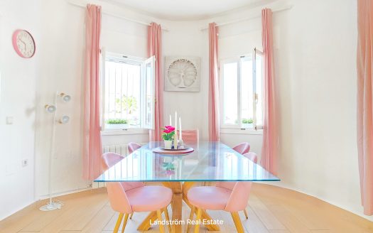 Nyrenoverad fristående villa – rymlig, flexibel och perfekt belägen, Playa Flamenca