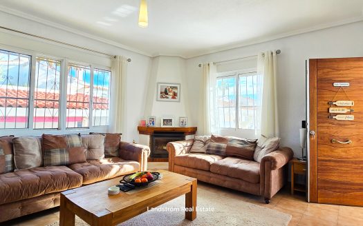 Mysig Villa med Huvudbostad, Gästannex, Garage samt pool. Quesada