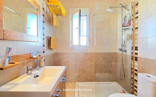 Mysig Villa med Huvudbostad, Gästannex, Garage samt pool. Quesada