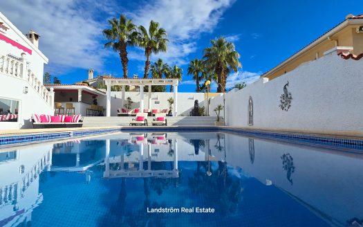Mysig Villa med Huvudbostad, Gästannex, Garage samt pool. Quesada