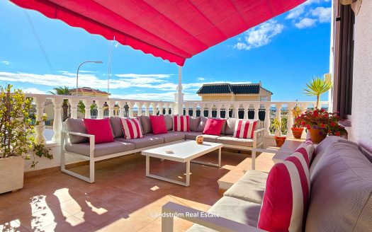 Mysig Villa med Huvudbostad, Gästannex, Garage samt pool. Quesada