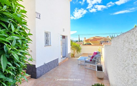 Mysig Villa med Huvudbostad, Gästannex, Garage samt pool. Quesada