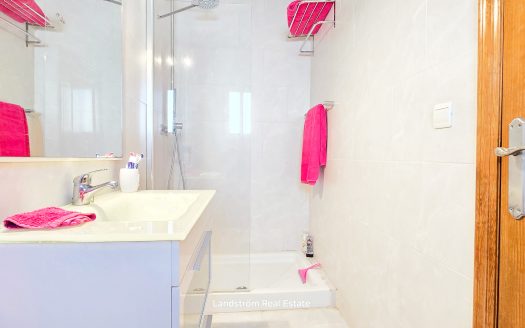 Mysig Villa med Huvudbostad, Gästannex, Garage samt pool. Quesada