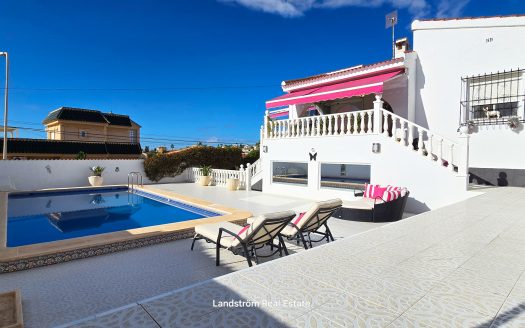 Mysig Villa med Huvudbostad, Gästannex, Garage samt pool. Quesada