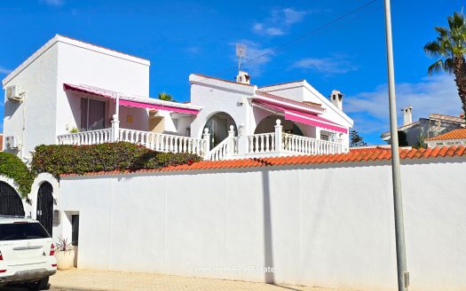 Mysig Villa med Huvudbostad, Gästannex, Garage samt pool. Quesada