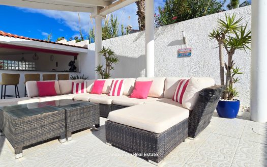 Mysig Villa med Huvudbostad, Gästannex, Garage samt pool. Quesada