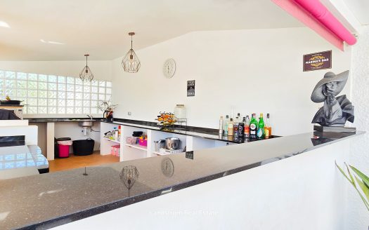 Mysig Villa med Huvudbostad, Gästannex, Garage samt pool. Quesada