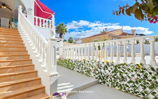 Mysig Villa med Huvudbostad, Gästannex, Garage samt pool. Quesada