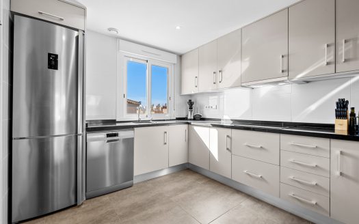 Elegant 2 sovrumslägenhet med stor takterrass i Aguas Nuevas.