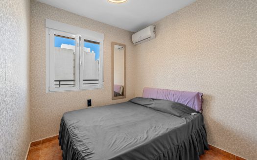 Helrenoverad lägenhet, 3 sovrum 2 badrum i centrala torrevieja.