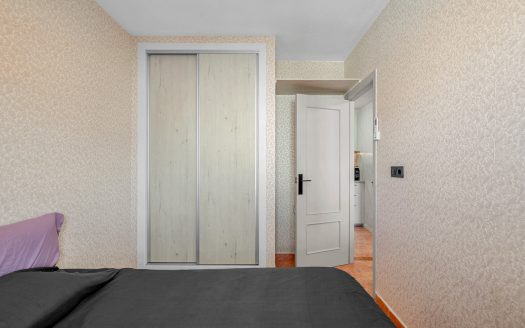 Helrenoverad lägenhet, 3 sovrum 2 badrum i centrala torrevieja.