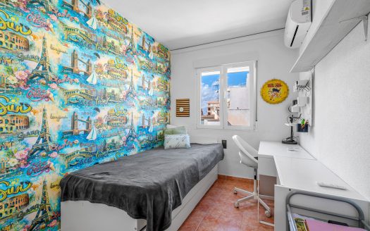 Helrenoverad lägenhet, 3 sovrum 2 badrum i centrala torrevieja.