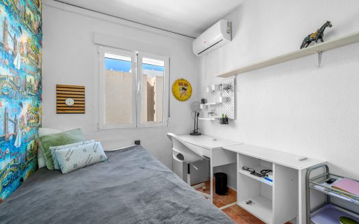 Helrenoverad lägenhet, 3 sovrum 2 badrum i centrala torrevieja.