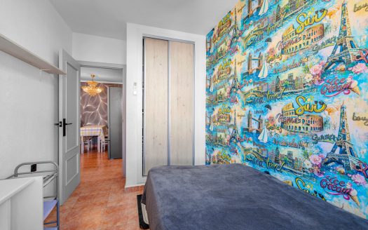 Helrenoverad lägenhet, 3 sovrum 2 badrum i centrala torrevieja.