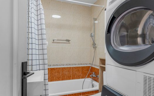 Helrenoverad lägenhet, 3 sovrum 2 badrum i centrala torrevieja.