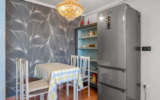 Helrenoverad lägenhet, 3 sovrum 2 badrum i centrala torrevieja.