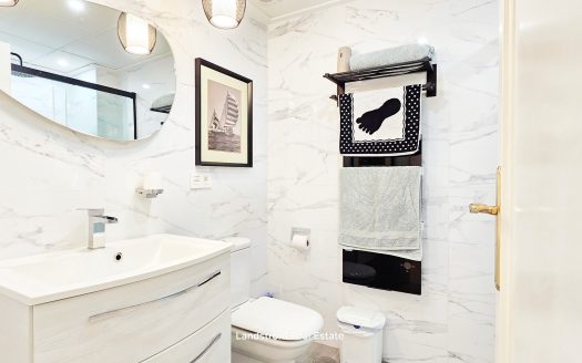 Centrally Renovated Second-Line Apartment with Garage Space