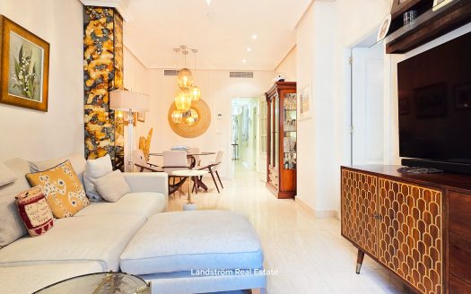 Centrally Renovated Second-Line Apartment with Garage Space