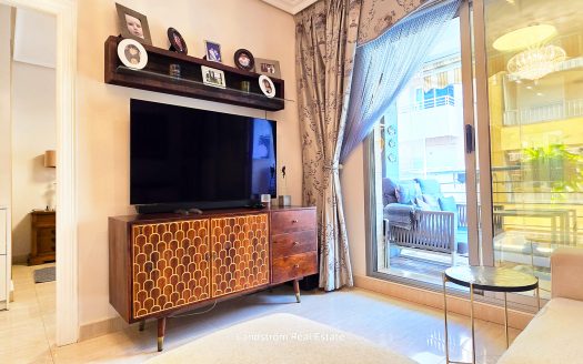 Centrally Renovated Second-Line Apartment with Garage Space