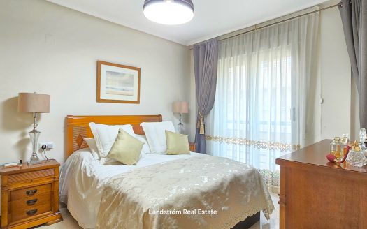 Centrally Renovated Second-Line Apartment with Garage Space