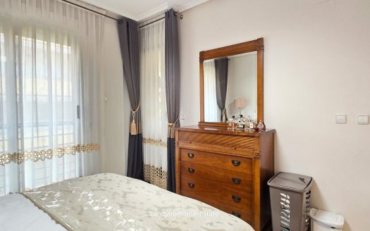 Centrally Renovated Second-Line Apartment with Garage Space