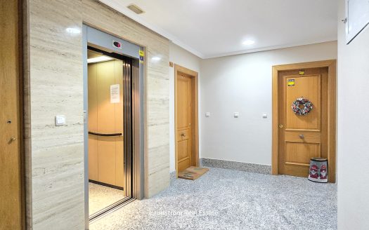 Centrally Renovated Second-Line Apartment with Garage Space