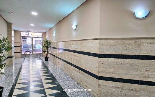 Centrally Renovated Second-Line Apartment with Garage Space