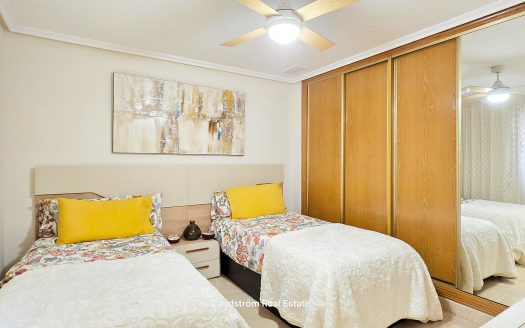 Centrally Renovated Second-Line Apartment with Garage Space