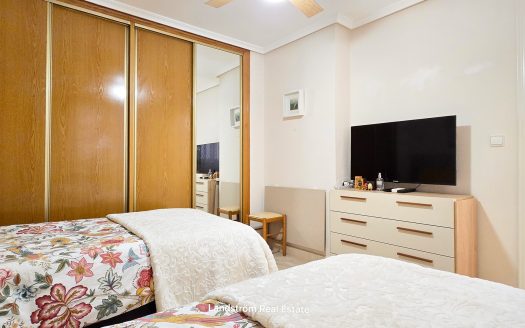 Centrally Renovated Second-Line Apartment with Garage Space