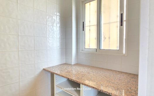 Fristående villa med solig hörntomt, privat pool & separat lägenhet – El Raso