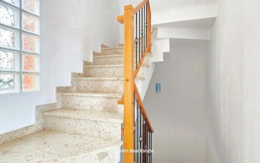 Fristående villa med solig hörntomt, privat pool & separat lägenhet – El Raso