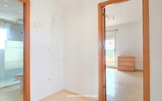 Fristående villa med solig hörntomt, privat pool & separat lägenhet – El Raso