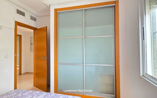 Fristående villa med solig hörntomt, privat pool & separat lägenhet – El Raso