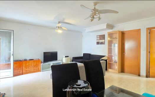 Fristående villa med solig hörntomt, privat pool & separat lägenhet – El Raso